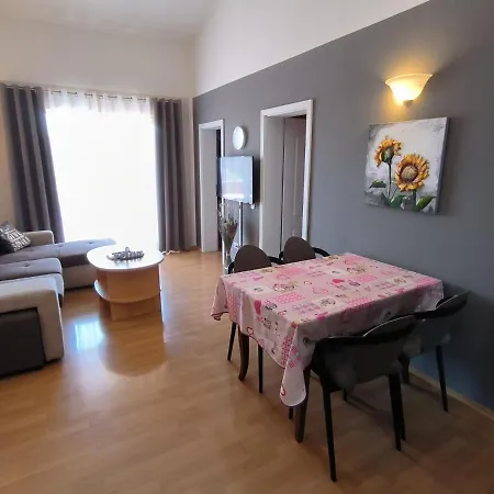 Kimm Apartment *
